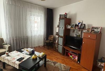 Apartament cu 3 camere decomandat în Gară