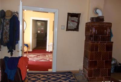 Casă cu 2 camere cu Teren 1500 Mp în Saschiz - 2