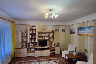 Casă cu 3 camere semidecomandat în Cernatu - 4