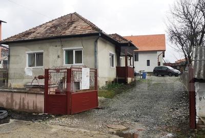 Casa individuala de vanzare, 3 camere, 100 mp, in zona linistita, Corusu