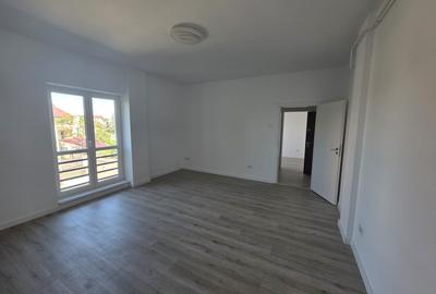 Apartament cu 2 camere decomandat în Baza 3 - 10