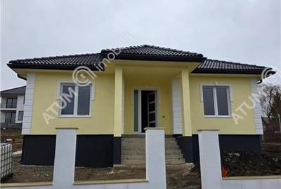 Casa individuala cu 4 camere si curte libera de 340 mp in Cisnadie - 1