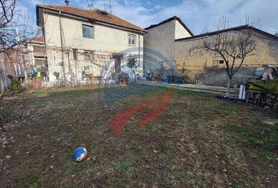 Casă cu 5 camere cu Teren 430 Mp în Central