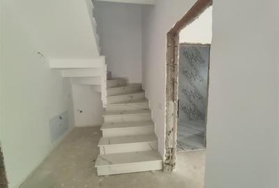 Duplex cu 4 camere cu Canalizare în Ipotești - 5