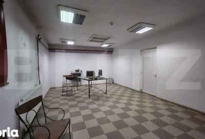 Spațiu comercial, de 1,500 mp, în Central - 3