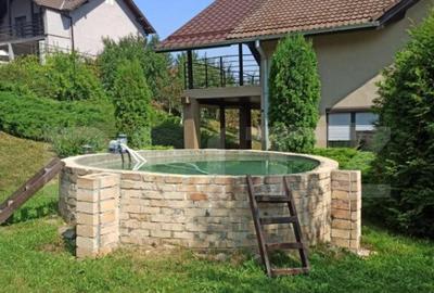 Casă cu 8 camere cu Teren 2800 Mp în Central - 2