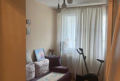Apartament cu 3 camere decomandat în Far