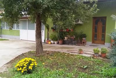 Inchiriez garsoniera compusa din camera, hol ?i baie, intrare separata din curte. - 1