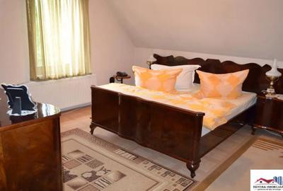 Casă cu 8 camere cu Teren 252 Mp în Central