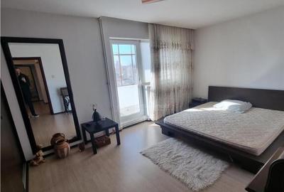 Apartament 3 cam renovat et 3 din 4 zona F-uri