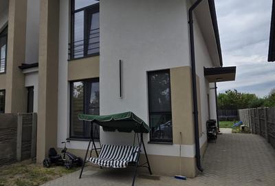 Duplex despartit prin camera tehnica - 4 camere Toate Utilitatile - 3