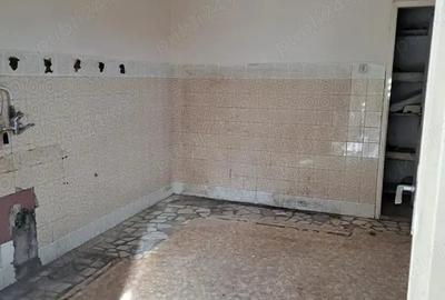 Casa de vanzare cu 3 camere , Str . Nicolae Golescu 168.000 euro neg. - 1