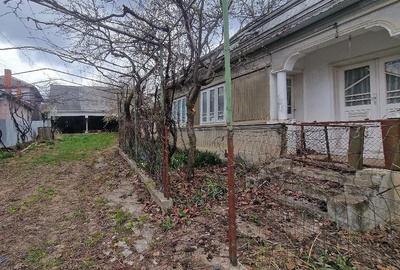 Casă cu 4 camere cu Teren 1700 Mp în Fitionești - 1