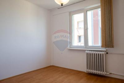 Vanzare apartament 3 camere - zona Antiaeriana - 4