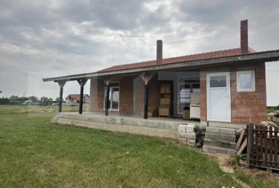 Casă cu 3 camere cu Teren 584 Mp în Central