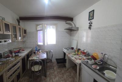 Apartament cu 3 camere semidecomandat în Colentina - 3