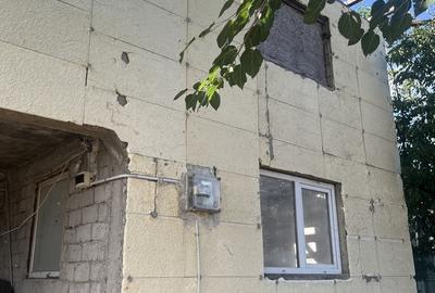 Casă cu 2 camere cu Teren 1000 Mp în Central - 2