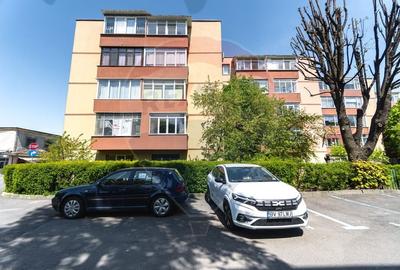 Apartament cu 2 camere decomandat, mobilat în Tractorul - 26