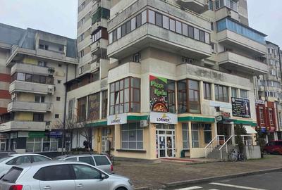 Spațiu comercial, de 160 mp, în Central - 4