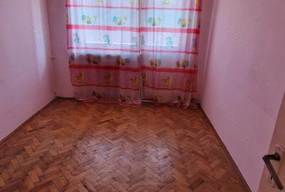 Apartament cu 4 camere semidecomandat în Central - 1