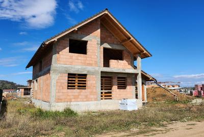 Casă individuală cu 5 camere cu Canalizare în Sânpetru - 2