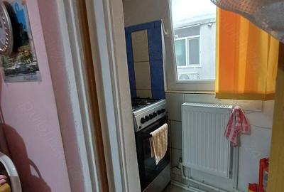 Apartament cu 3 camere decomandat în Micro 38 - 2