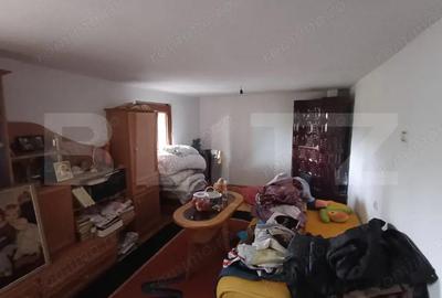 Casă cu 5 camere cu Teren 3900 Mp în Central - 3