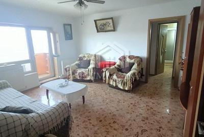 Apartament cu 3 camere semidecomandat în Pod