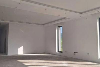 Casă cu 4 camere în Chinteni