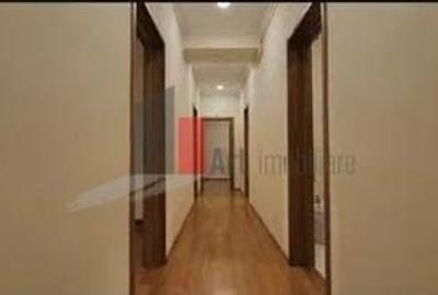 Apartament cu 3 camere decomandat în Giurgiului