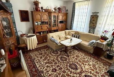 Casă individuală cu 6 camere cu Canalizare în Central - 11