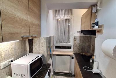 B-dul Bucuresti (zona Semiluna) garsoniera, finisata, mobilata si utilata - 4