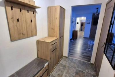 Apartament cu 3 camere semidecomandat în Podul de Piatră - 1