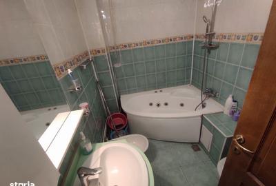 Apartament cu 2 camere semidecomandat în 1 Mai