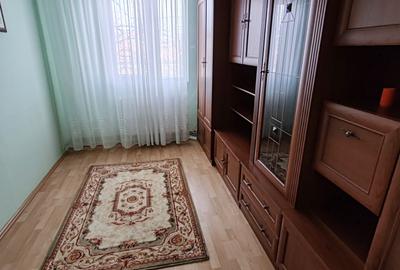 Apartament cu 3 camere semidecomandat, mobilat în Circumvalațiunii - 17