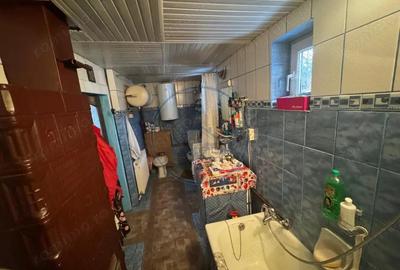 Casă cu 6 camere cu Teren 2000 Mp în Central - 1