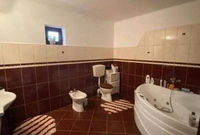 Ag EUROPA vinde casa individuala 6 cam. si teren 5 ari in Titulescu. Ag EUROPA vinde casa individuala 6 cam. si teren 5 ari in Titulescu. - 6