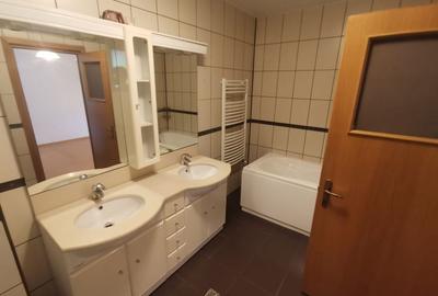 Casă cu 8 camere cu Canalizare în Lacul Tei - 14