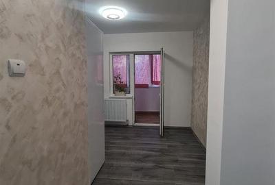 Apartament cu 3 camere decomandat în Iosia