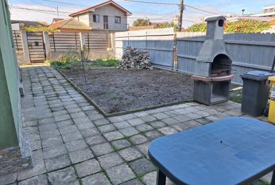 Casă cu 4 camere în Palazu Mare