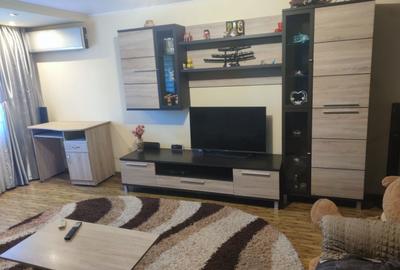 Apartament cu 3 camere decomandat în Central - 1
