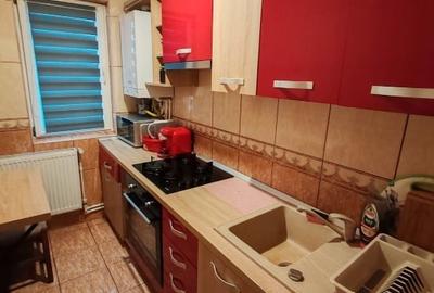 Vând apartament 3 camere semidecomandat 55mp izolat gaze et3 str.Aleea Farului h - 5