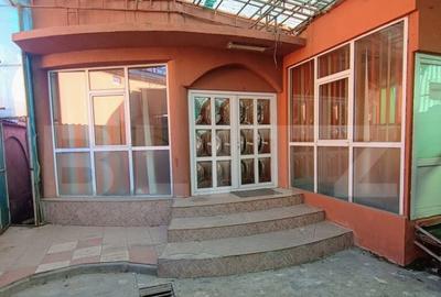 Casa cu 6 camere si garaj pretabil afacere zona Malu Rosu - 1