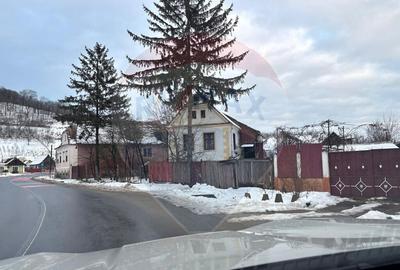Casă cu 2 camere cu Teren 780 Mp în Moșna - 1