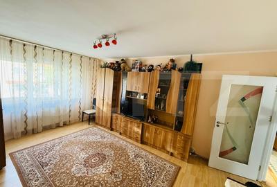 Apartament cu 2 camere decomandat, mobilat în Tractorul