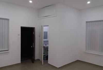 Spațiu comercial, de 25 mp, în Central - 1