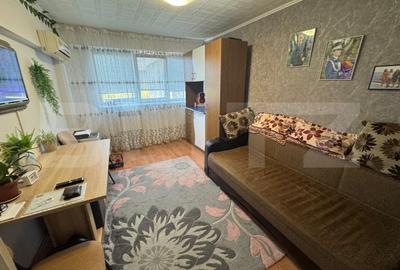 Apartament cu 3 camere semidecomandat, mobilat în Valea Rosie