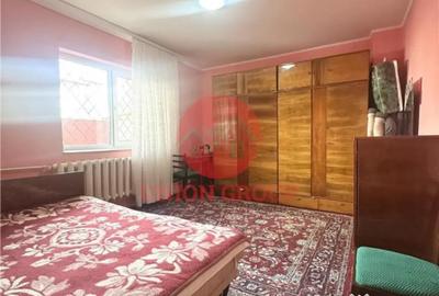 Casă cu 10 camere cu Canalizare în Faleza Nord