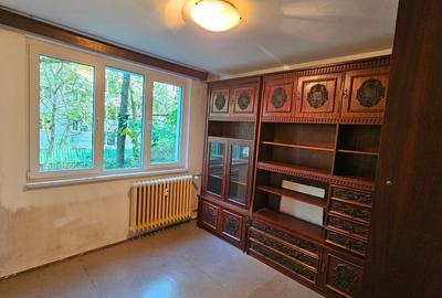 Proprietar Apartament 3 camere dec., et. 1/4, Romancierilor, Drumul Taberei - 12