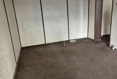 Spa?iu de vanzare in zona centrala - 1